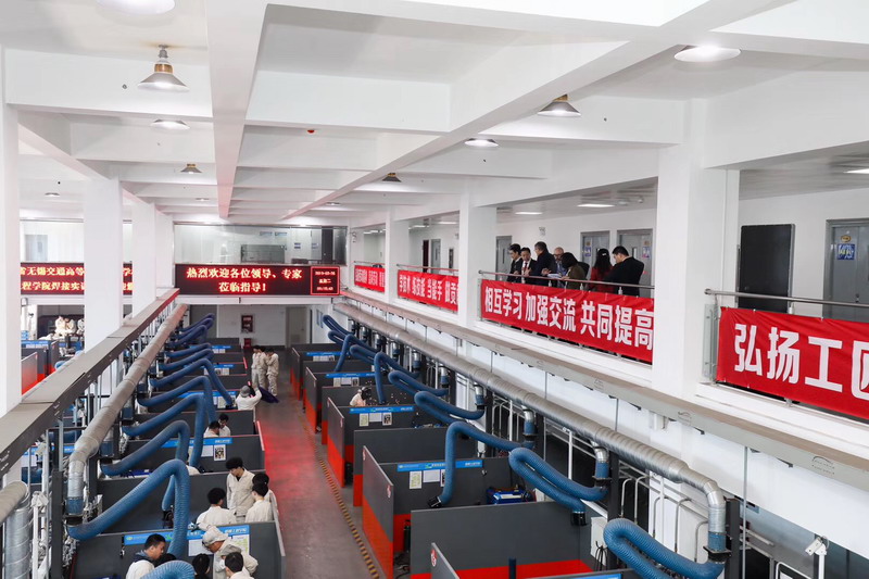 省交通運(yùn)輸廳領(lǐng)導(dǎo)、德國手工業(yè)行會來賓參觀我院實(shí)訓(xùn)基地