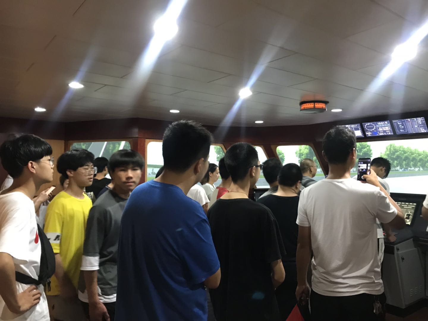 2019級船舶駕駛專業(yè)現(xiàn)代學(xué)徒制——“太海汽渡”班學(xué)生和家長來校參觀報名