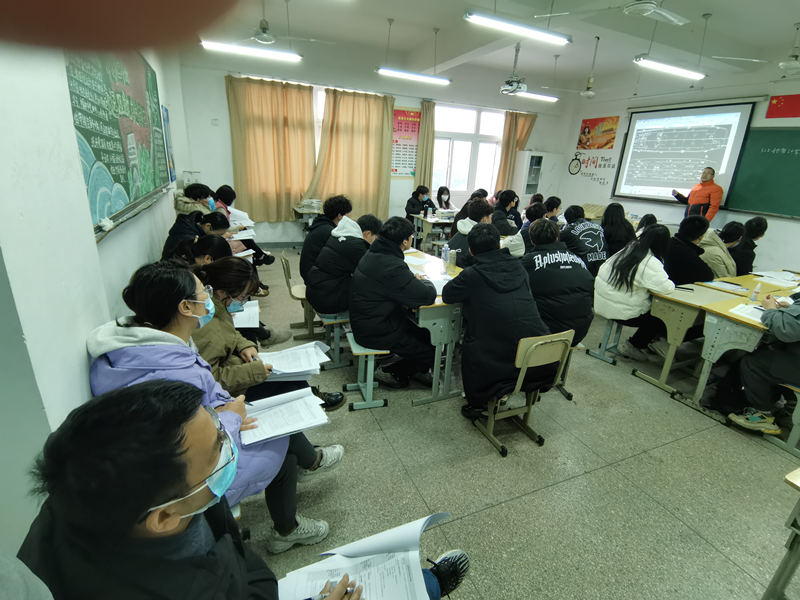 展課堂風(fēng)采，促教學(xué)質(zhì)量