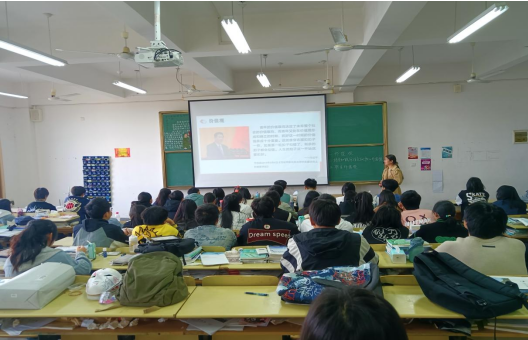 青年教師蔡沖開設校級匯報課