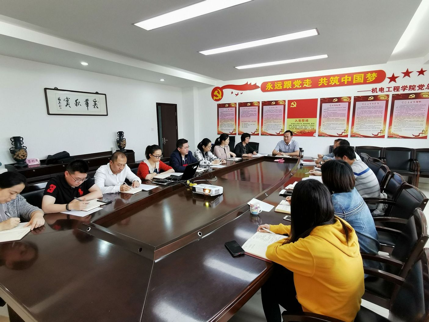 機(jī)電工程學(xué)院黨總支集中學(xué)習(xí)校黨委關(guān)于進(jìn)一步加強(qiáng)校園掃黑除惡專(zhuān)項(xiàng)斗爭(zhēng)工作意見(jiàn)