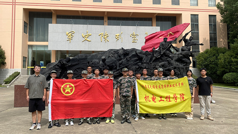 走進(jìn)軍營學(xué)軍魂！這場軍事教學(xué)超 “對味”！