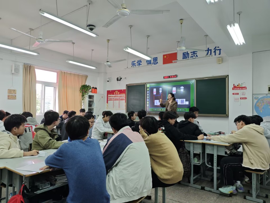 以照明雙控為鑰，開啟傳統(tǒng)電工與智能技術融合新課堂