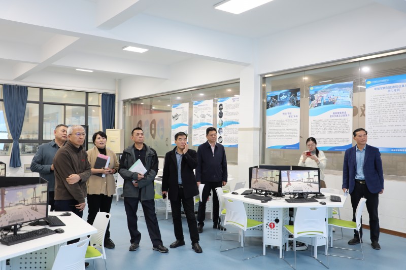 江蘇省交通運(yùn)輸廳組織專(zhuān)家來(lái)校督查廳職業(yè)教育實(shí)訓(xùn)基地建設(shè)