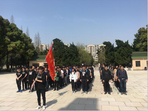 機(jī)械工程學(xué)院開展17級新生清明節(jié)烈士陵園掃墓活動(dòng)