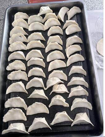 機(jī)械工程學(xué)院組織“五一”假期留校學(xué)生舉行包餃子活動