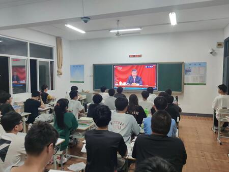 百年風華、歷久彌堅----機械工程學院學生參加云團課學習