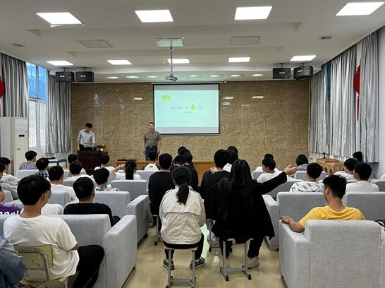 企業(yè)宣講進(jìn)校園、校企聯(lián)動(dòng)促就業(yè)