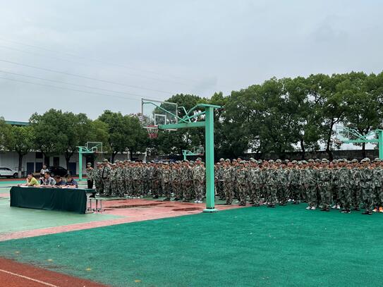 機械工程學(xué)院舉行軍訓(xùn)歌詠比賽