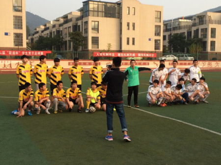 汽車系足球隊(duì)獲得我校足球賽開(kāi)賽首場(chǎng)勝利