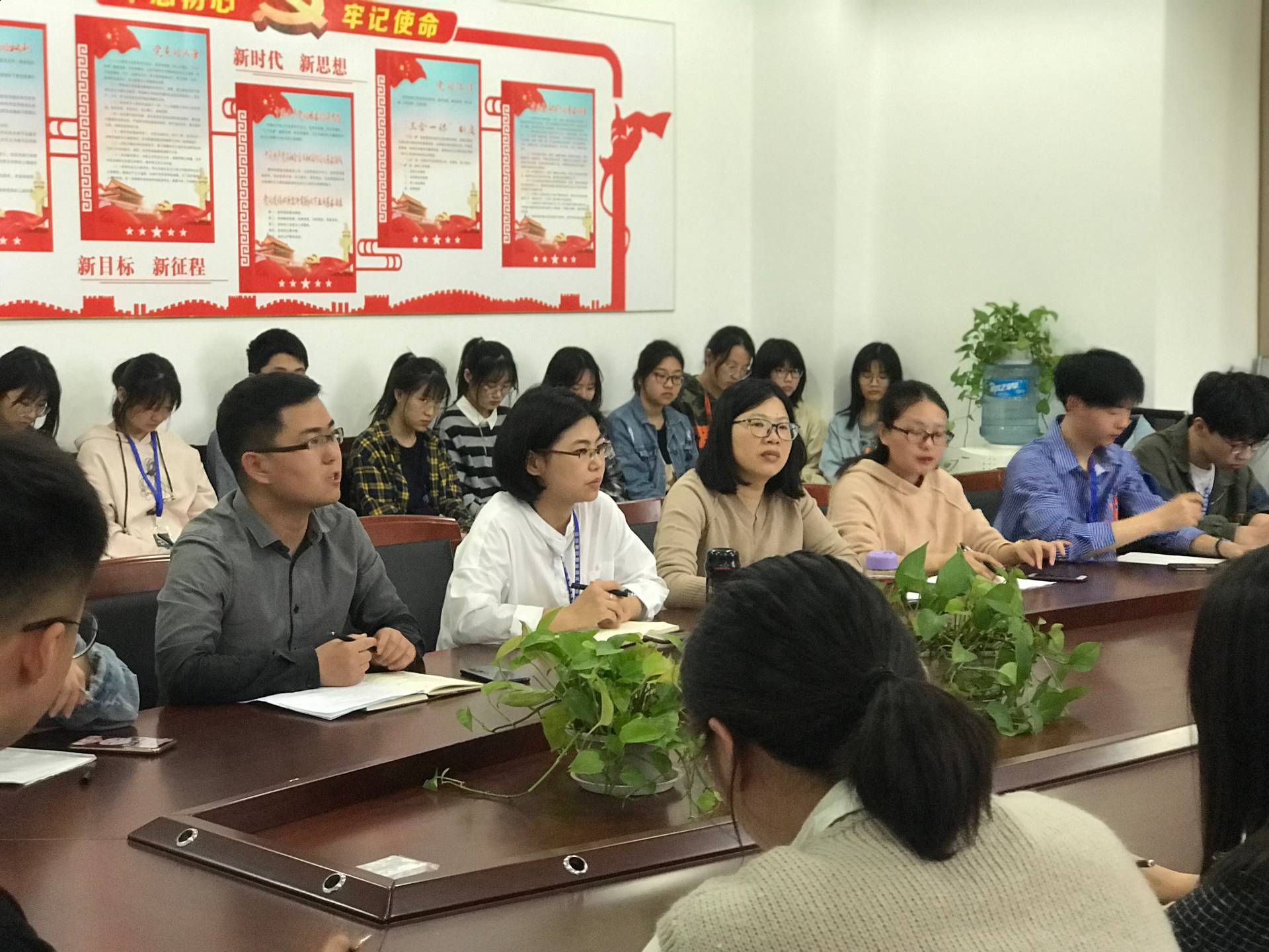 信息管理管學(xué)生會學(xué)生干部座談會 順利開展