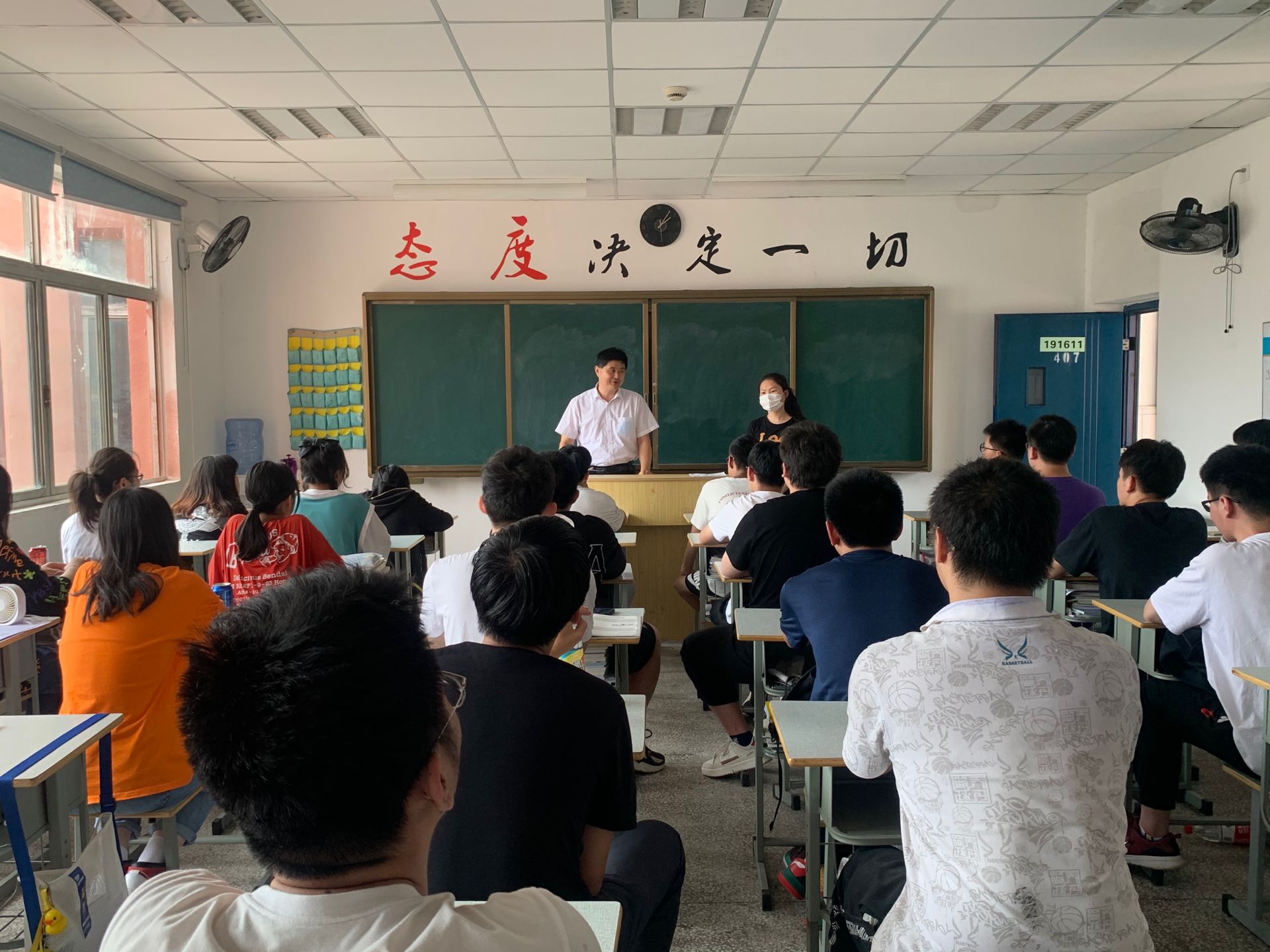 信息誠(chéng)信主題班會(huì)-邢校長(zhǎng).jpg