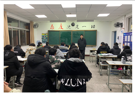 副校長(zhǎng)邢勇深入班級(jí)開展思想政治教育工作
