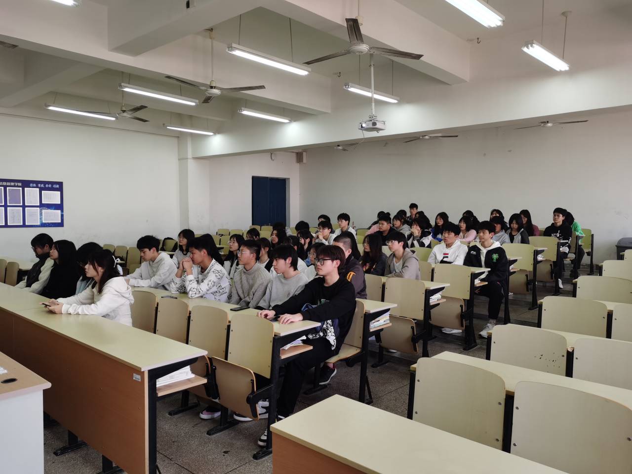 信息管理學(xué)院召開(kāi)2022年無(wú)錫馬拉松志愿者動(dòng)員大會(huì)