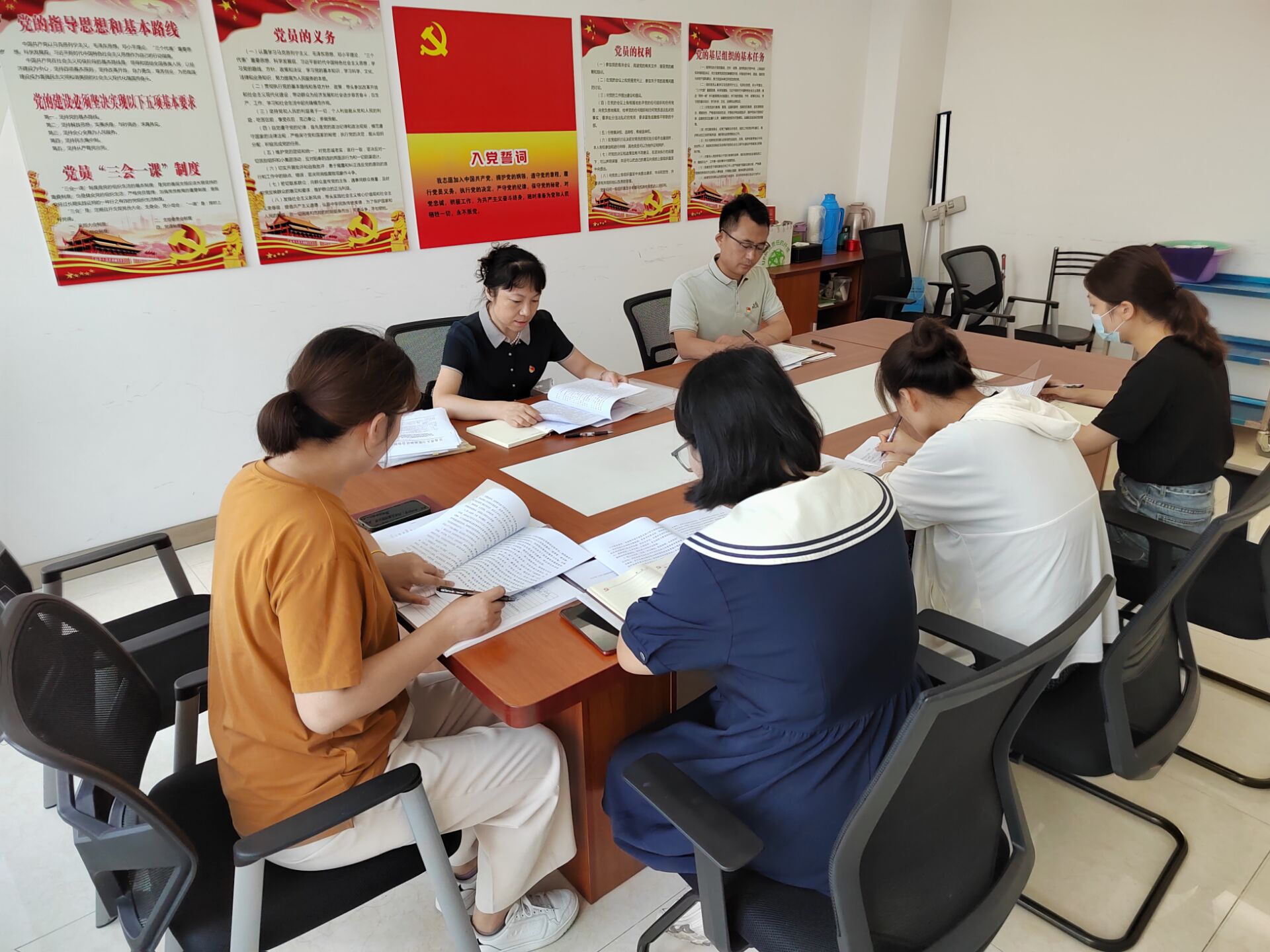 組織人事處黨支部召開(kāi)學(xué)習(xí)會(huì)議